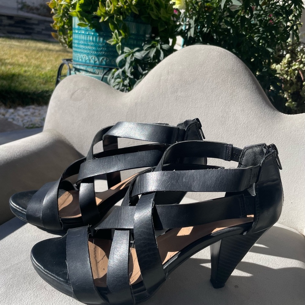 Super sexy leather shoes with zipper heels!